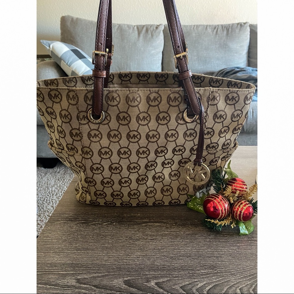 AUTHENTIC MICHAEL KORS HANDBAG